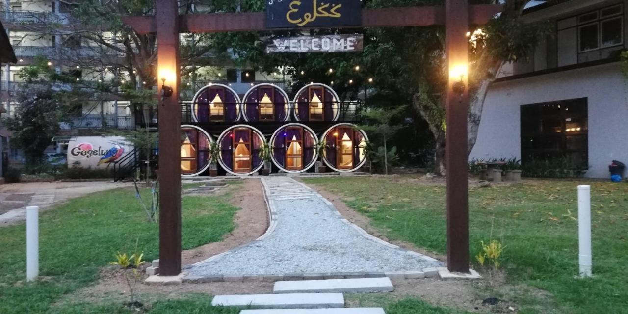 Отель Mango'S Park Порт-Диксон Экстерьер фото
