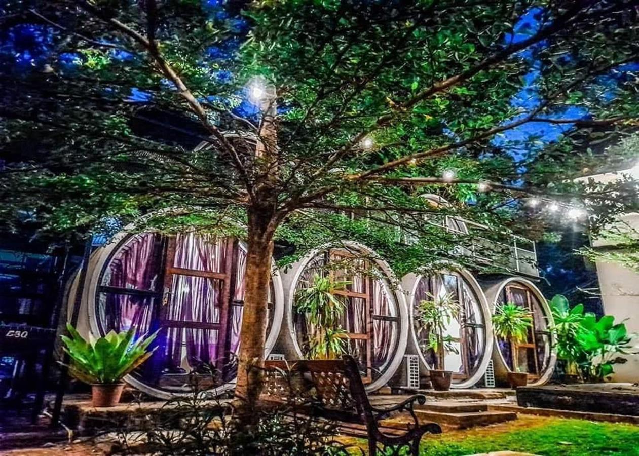 Отель Mango'S Park Порт-Диксон Экстерьер фото
